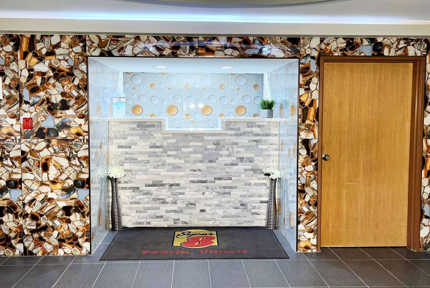 Super 8 By Wyndham Peoria 4/31