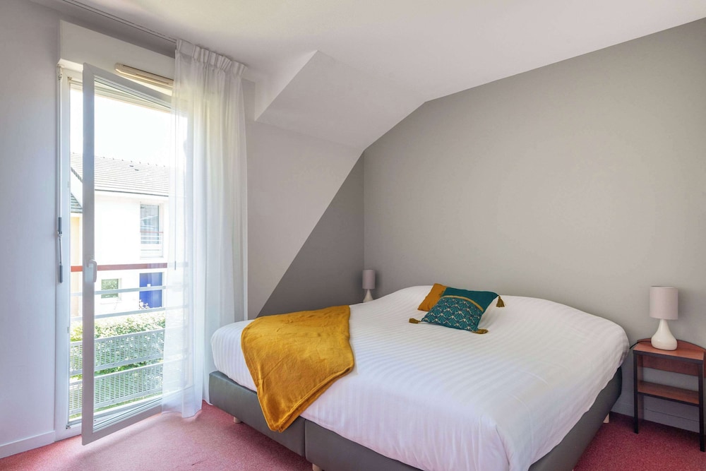 2 ROOMS, APARTMENT