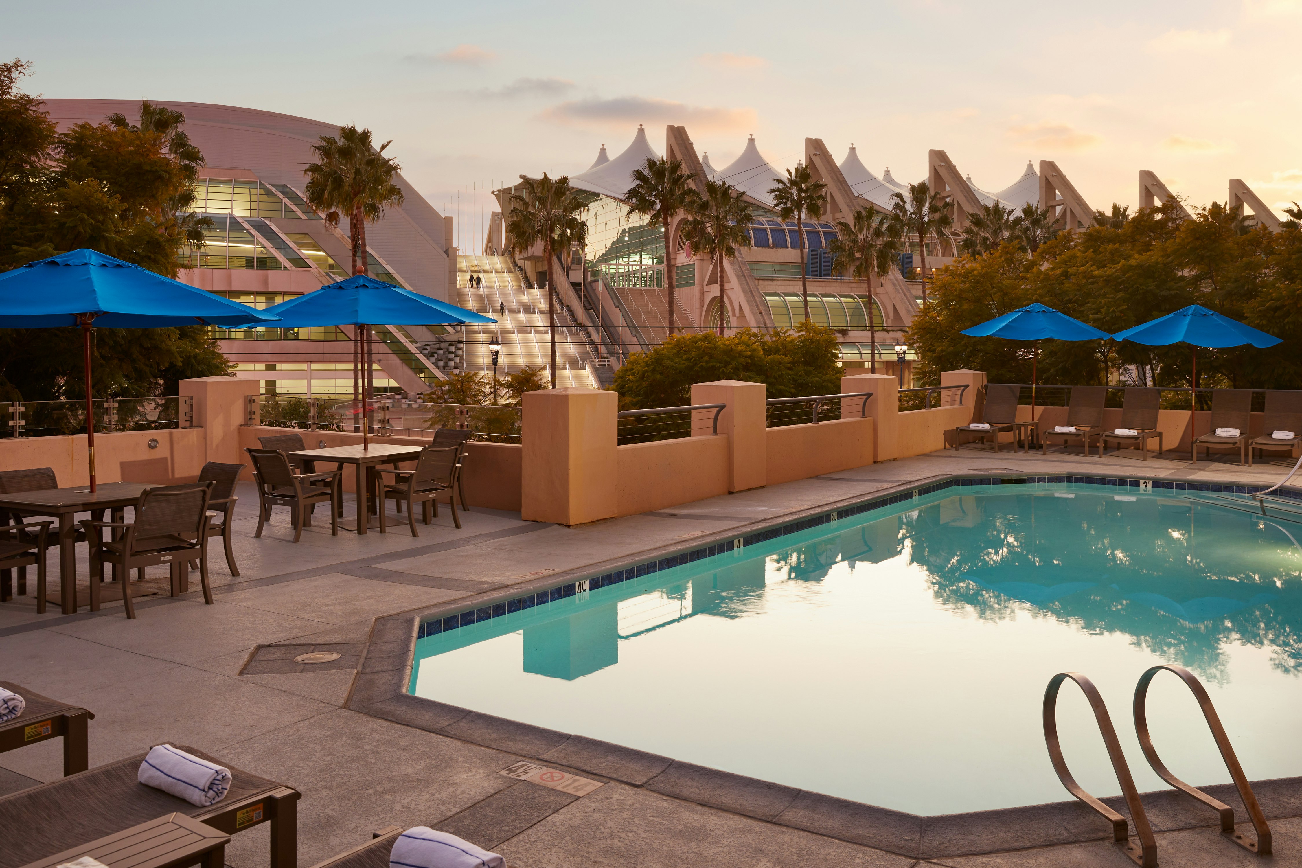Hilton San Diego Gaslamp Quarter Hotel 74/76