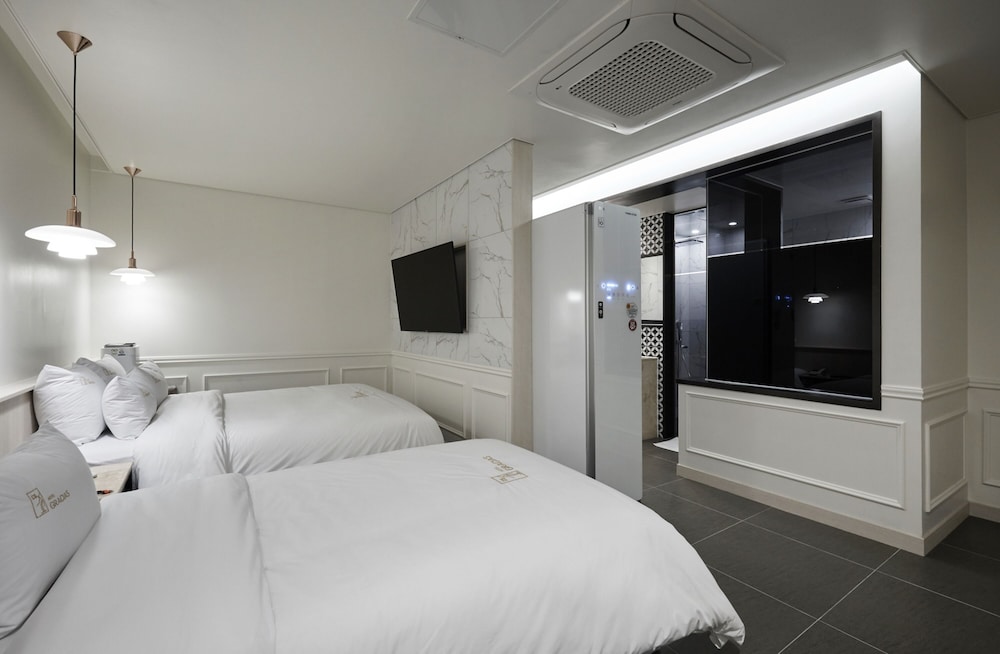 Gracias Hotel Gimhae 23/50
