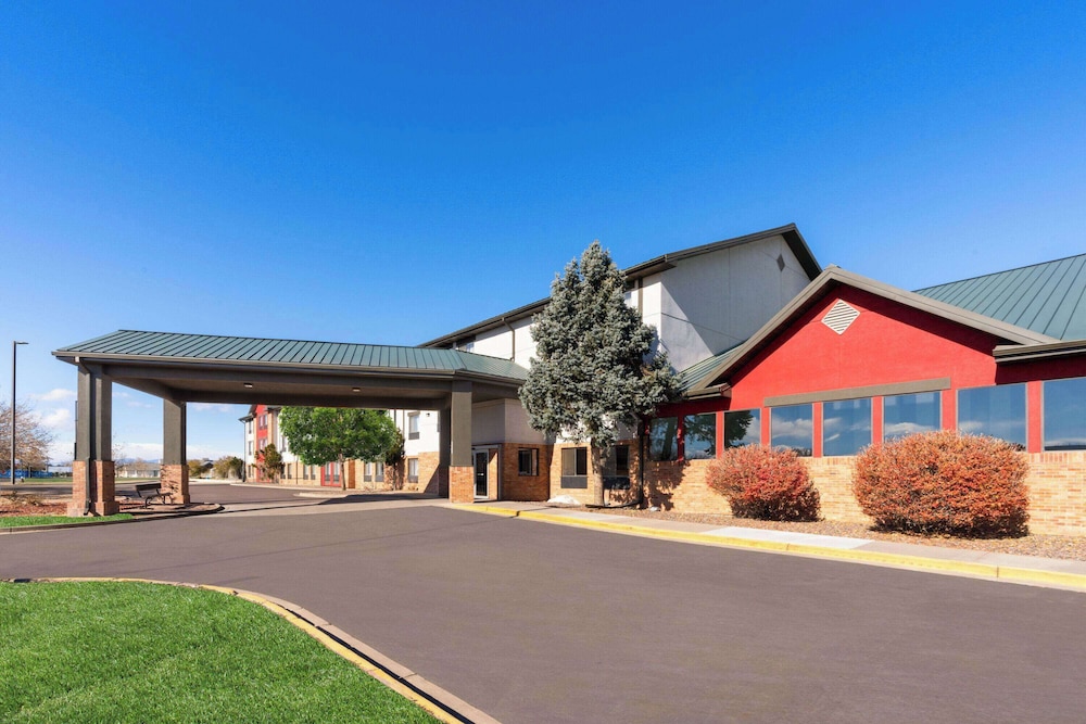 SYLO Hotel Denver Airport, a Ramada by Wyndham 49/57