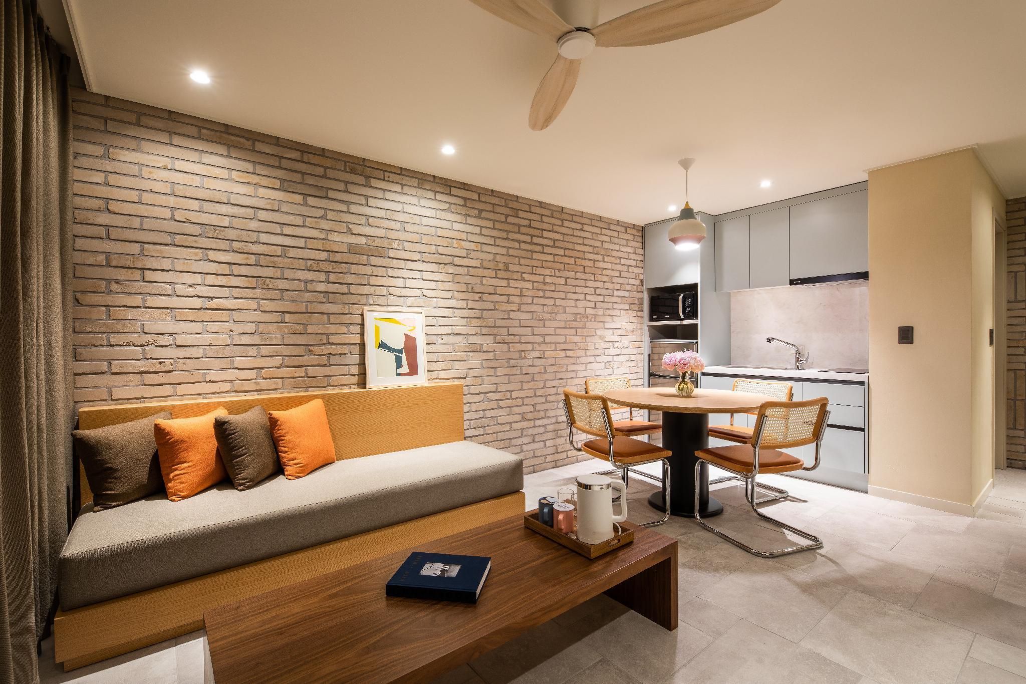 SUITE, PET FRIENDLY, TERRACE