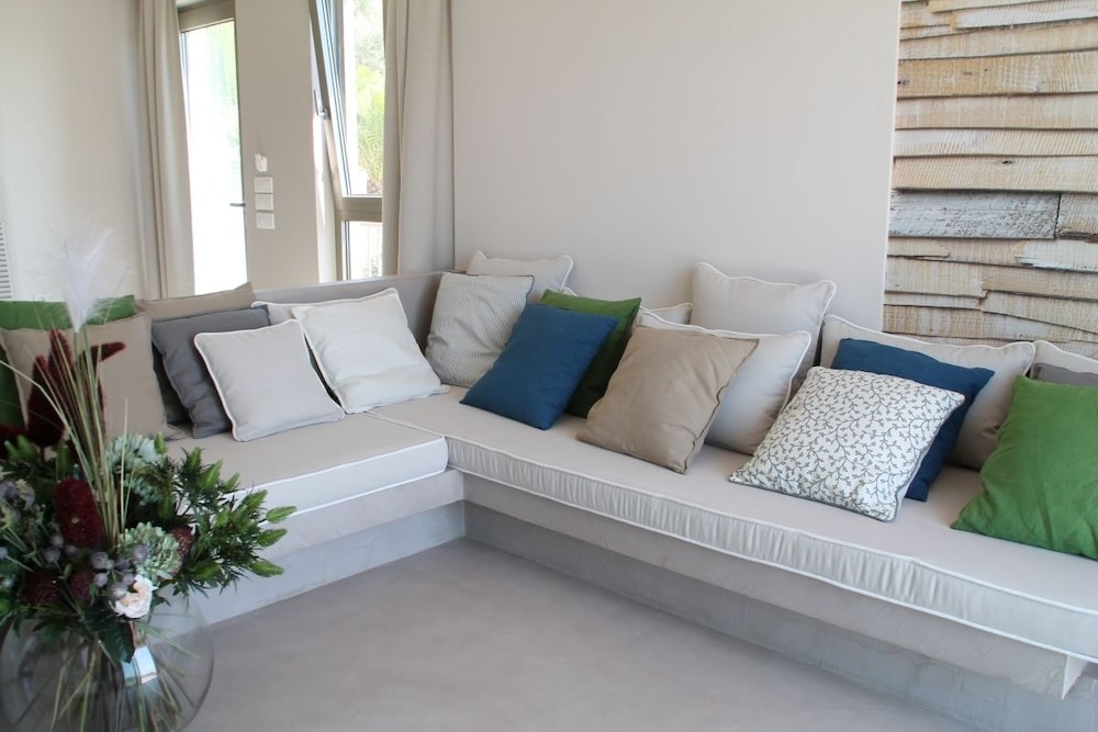 Core Luxury Suites 42/55
