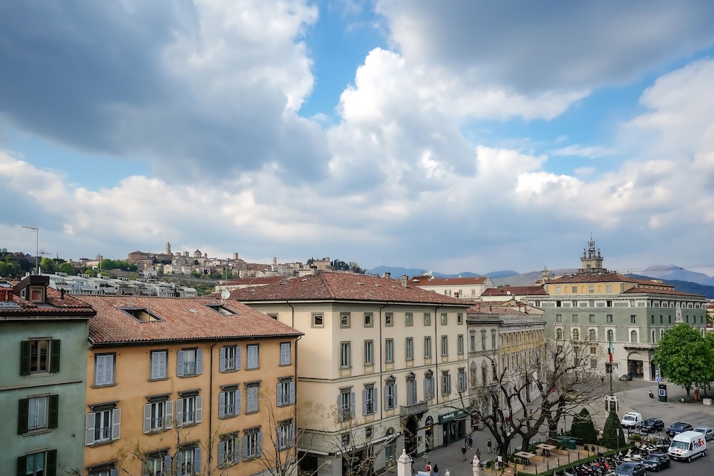 Bergamo Inn 15 2/45