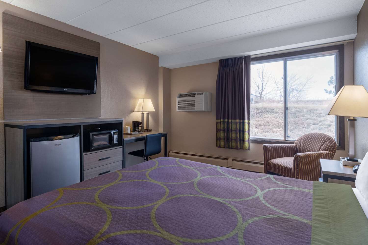 Super 8 by Wyndham Owatonna 11/16