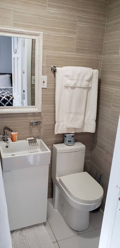 Jones Beach Hotel 45/46