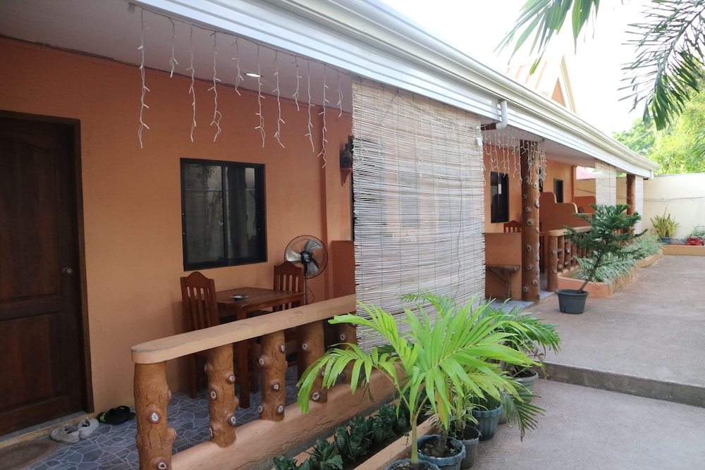 Golden Sam Resort 3/43