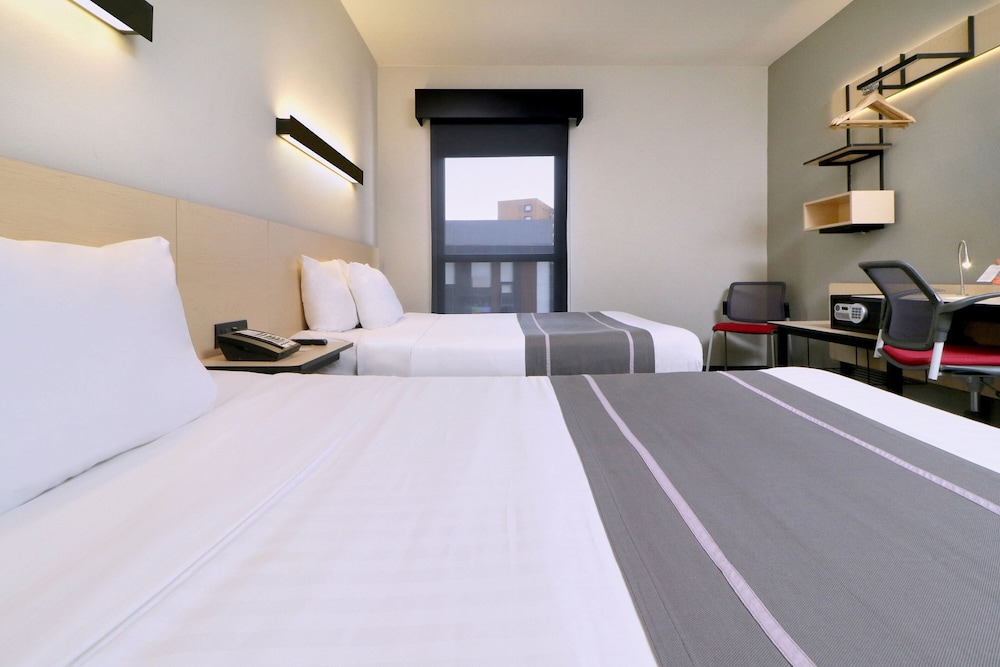 ROOM TWO DOUBLE BEDS