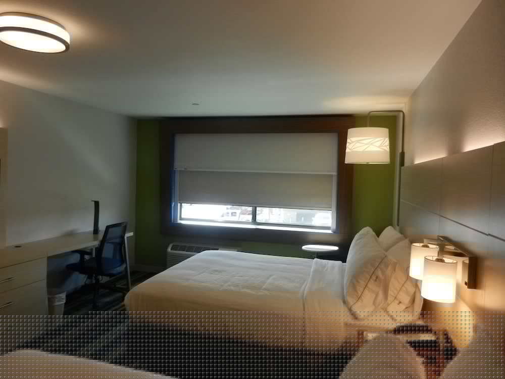 Holiday Inn Express Suites Phoenix West Buckeye 17/59