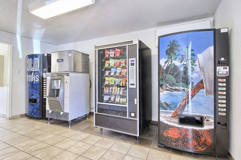 Motel6 Tulare, CA 32/60