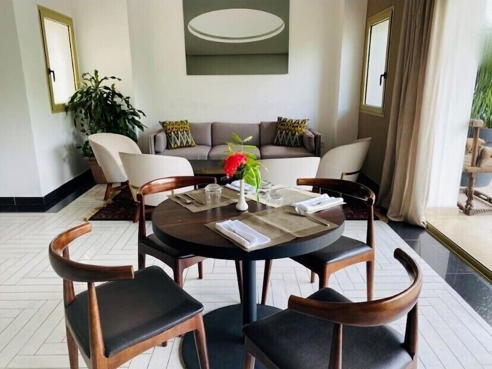 Lepic Villa Hotel 32/50