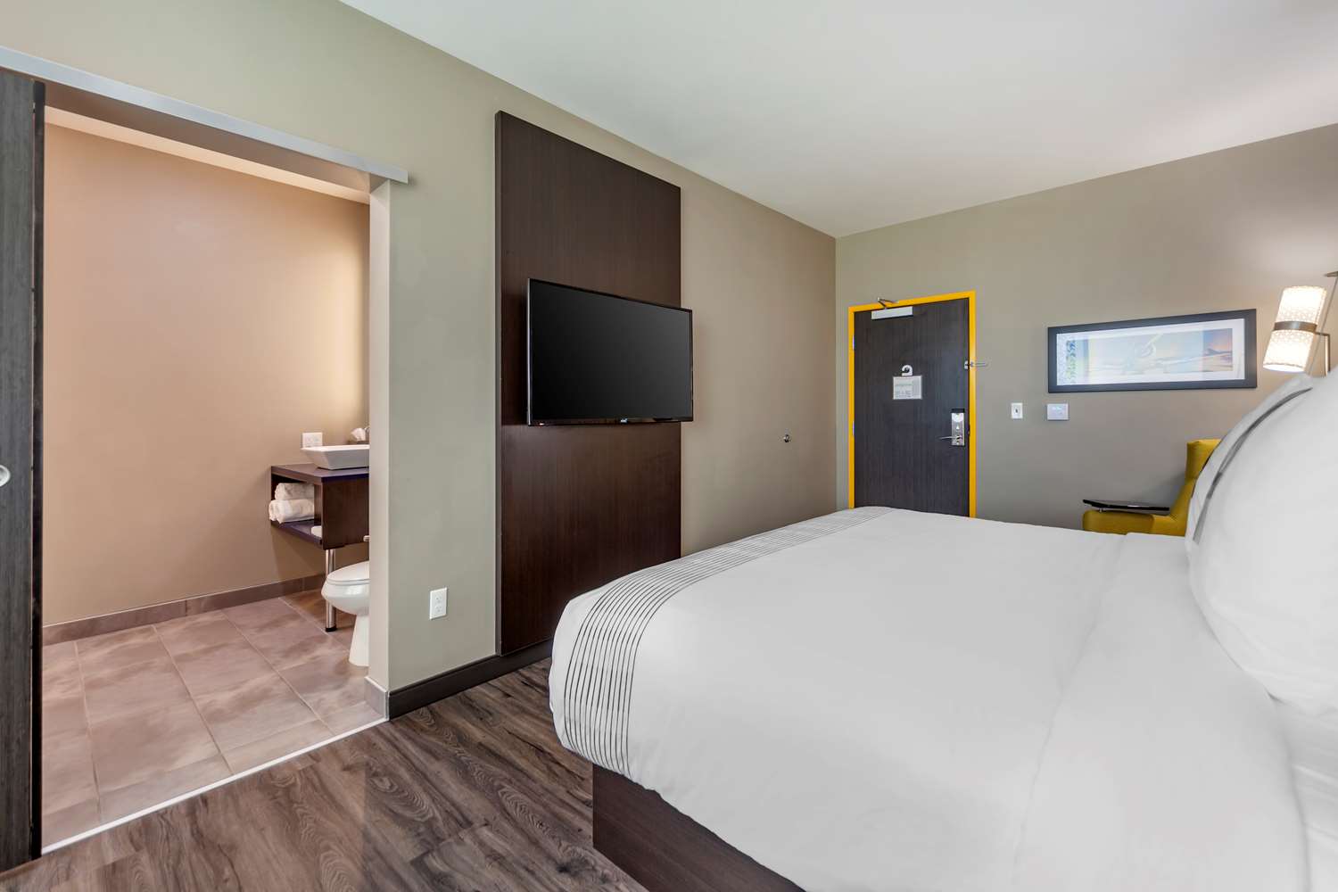 Room, King Bed, Glo Best Western Dawley Farms In Sioux Falls 3/7