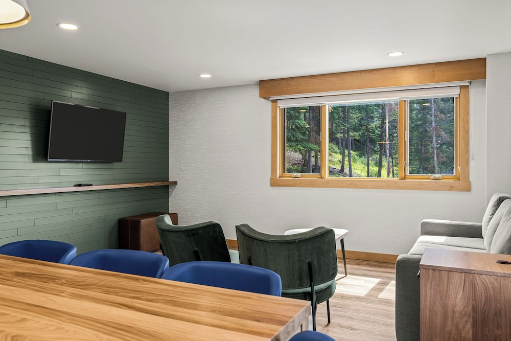 Hotel Canoe & Suites 50/59