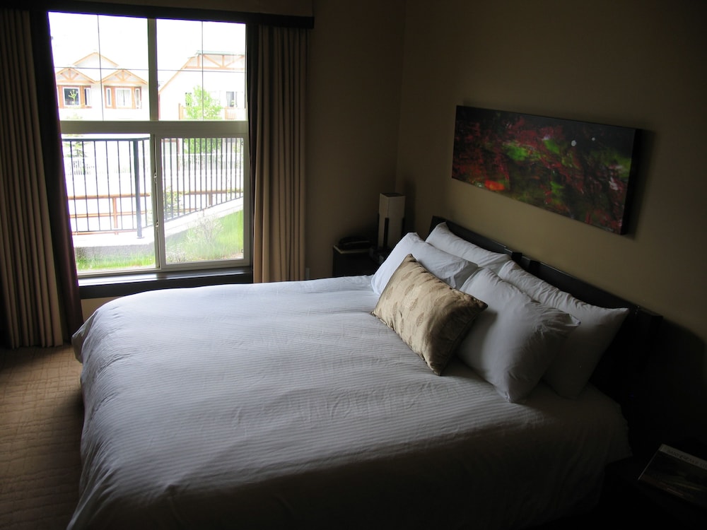 DELUXE, KING BED
