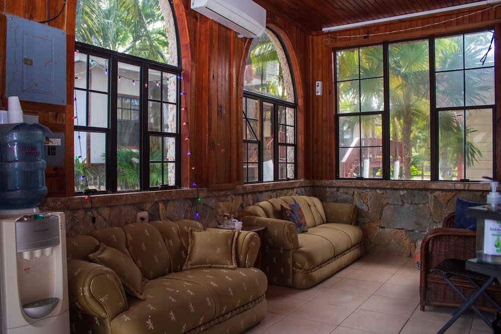 Coconut Tree West Bay 44/70