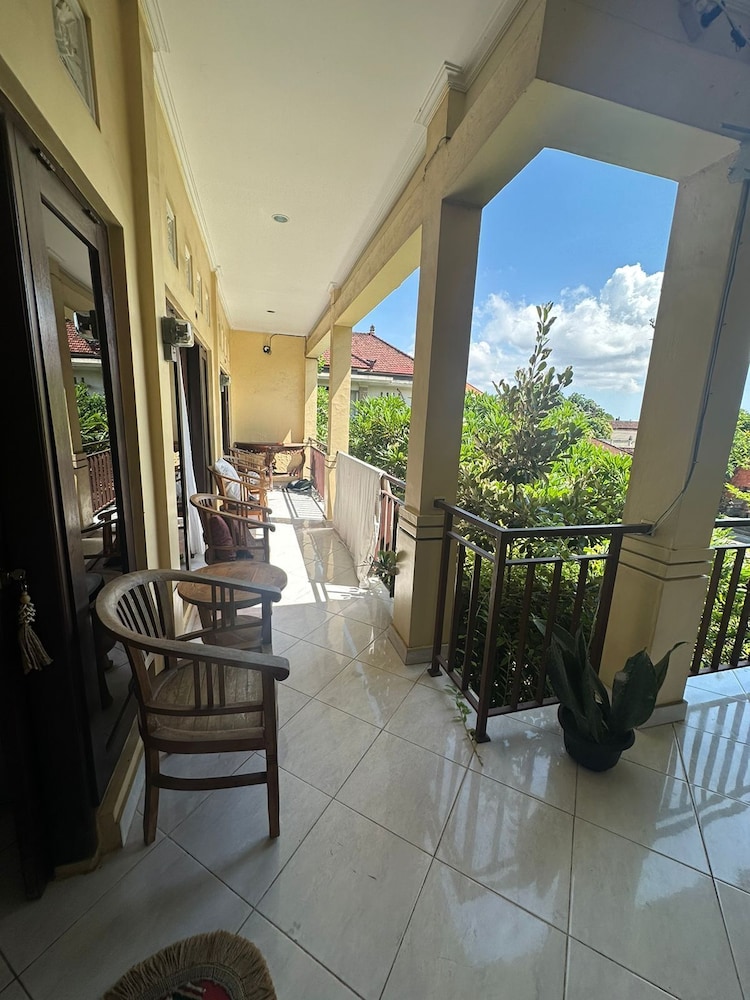 Sari Buana Bed Breakfast 47/62