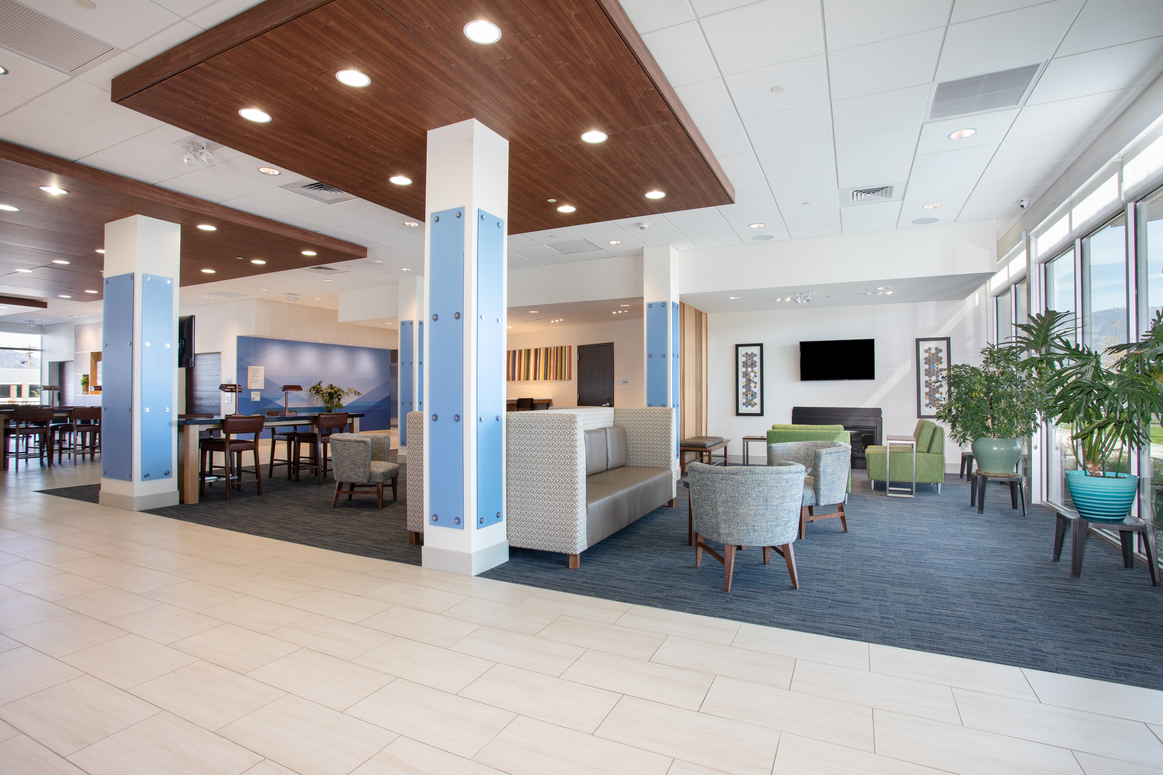 Holiday Inn Express Suites Ely 40/52