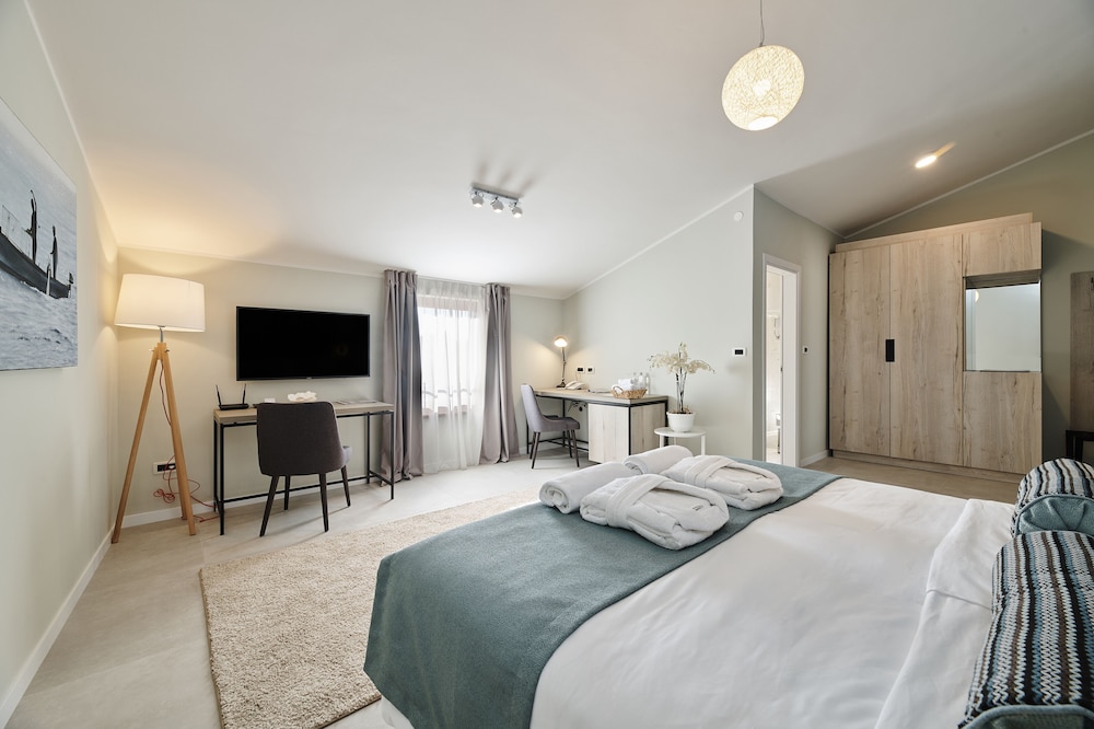 Rivalmare Boutique Hotel 3/50