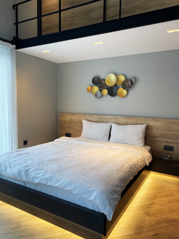 Z-Suites 16/50
