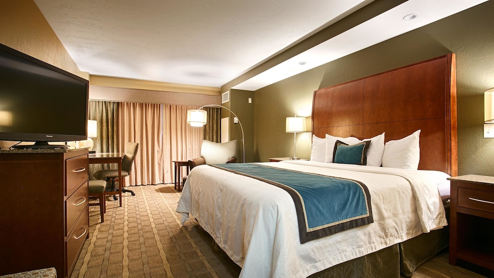 Oshkosh Waterfront Hotel & Conference Center 16/58