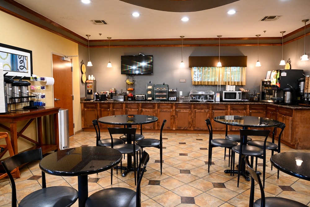 Best Western Plus Guymon Hotel & Suites 26/35