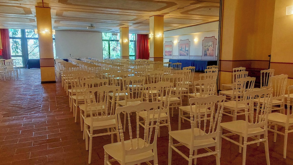 Hotel Castello Di Casiglio 64/79