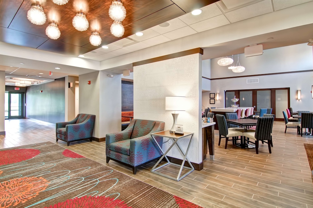 Hampton Inn And Suites Detroit Troy 32/64
