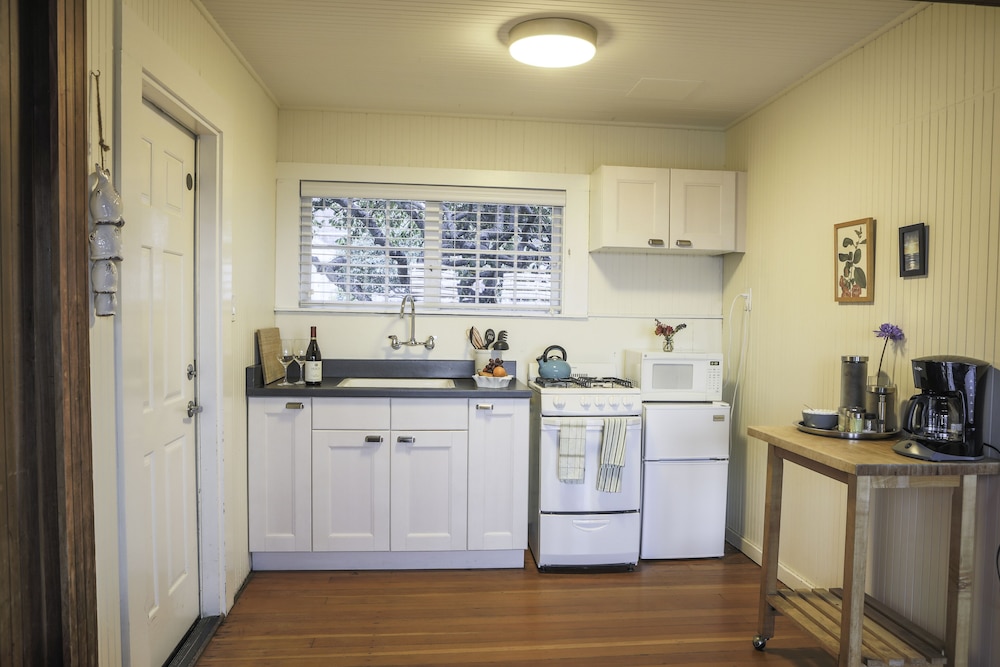 The Inn at Schoolhouse Creek 48/64