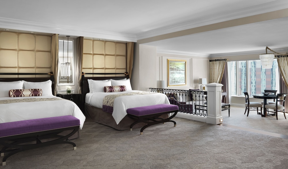 The Venetian Prestige Club Lounge 24/66