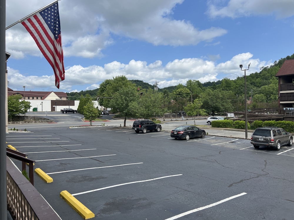 Alpine Valley Inn 6/9
