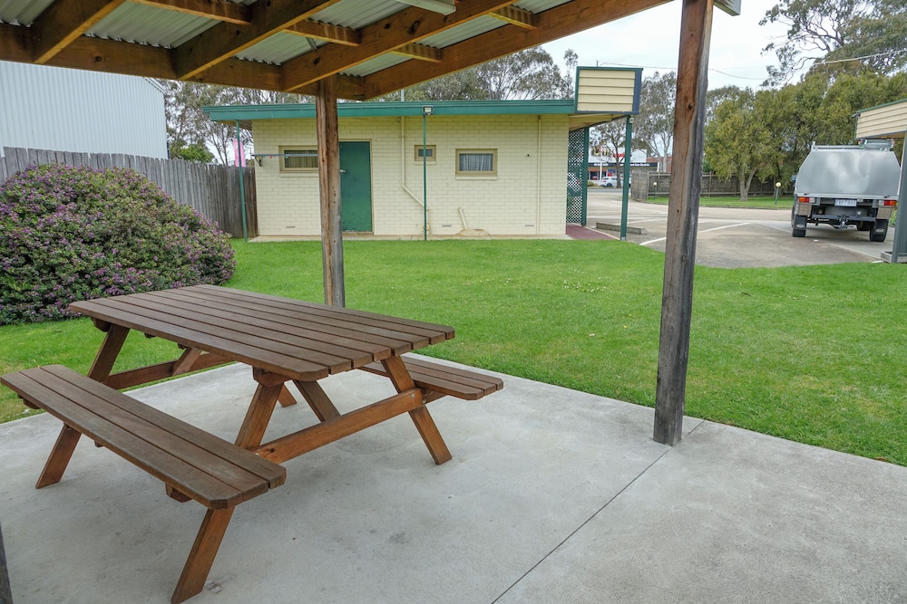 BAIRNSDALE MAIN MOTEL 20/27