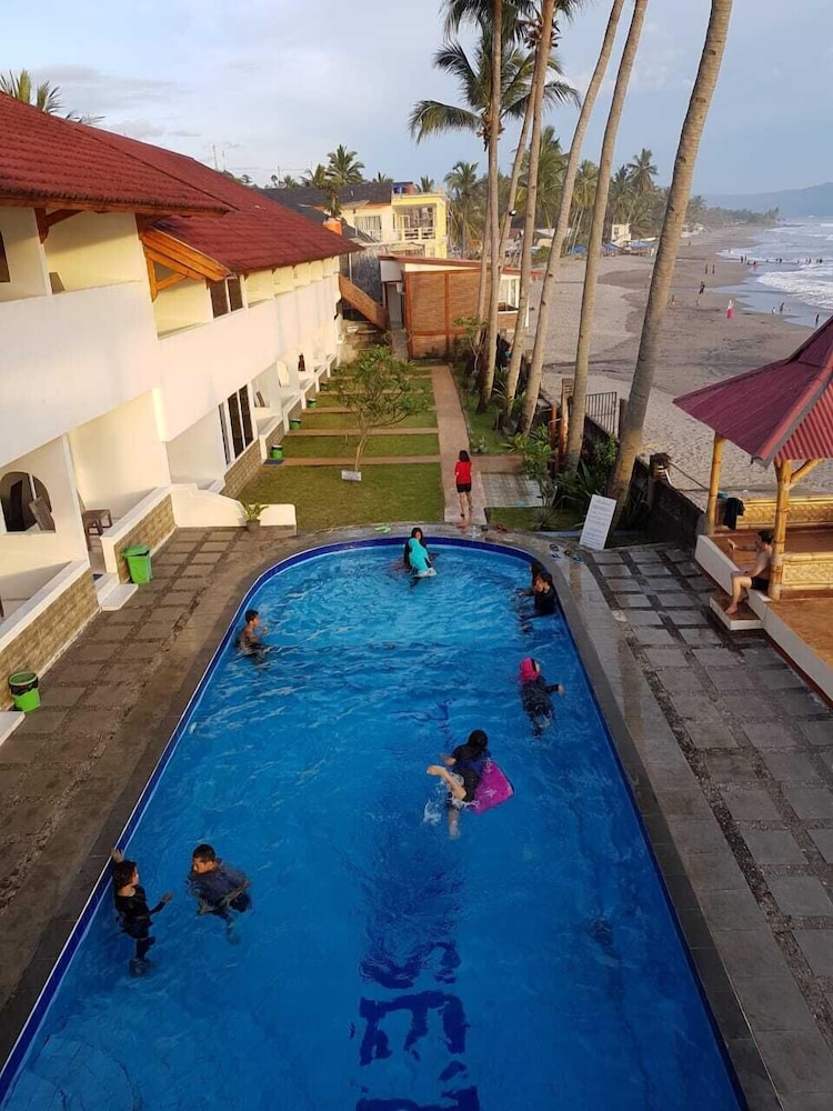 77 Sunset Plaza 45/50