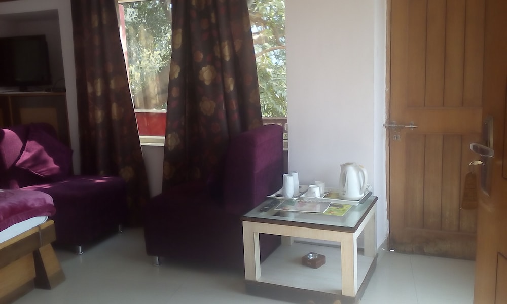 Hotel Ganesha Inn 49/50