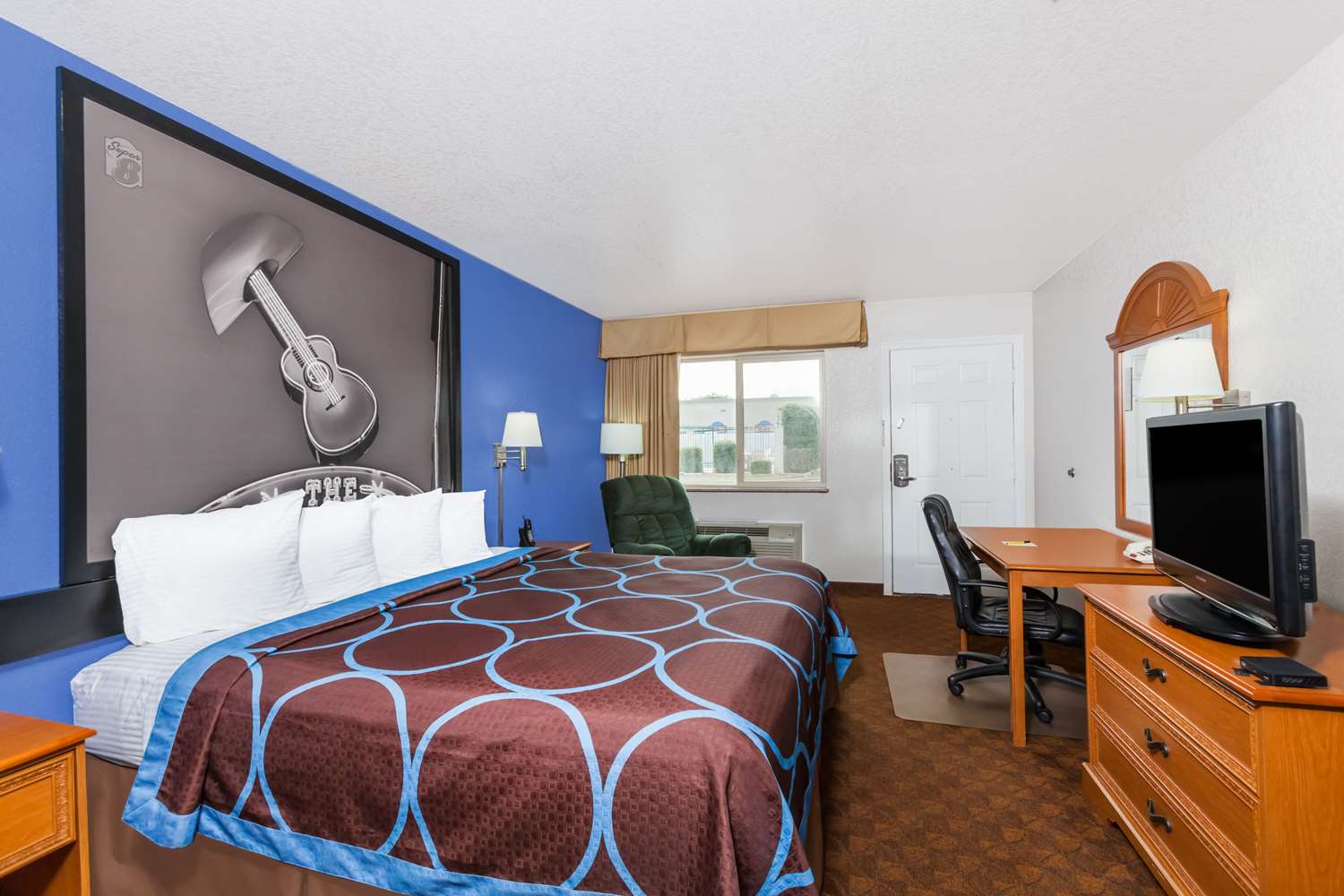 Super 8 by Wyndham Cleburne 4/11