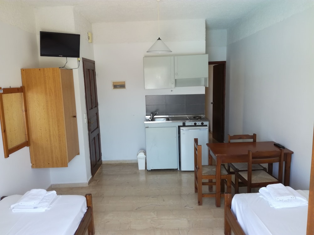 Karmi Studios & Apartments 13/25