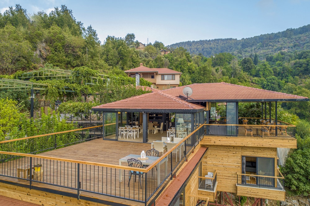Avena Mountain Boutique Hotel 3/48