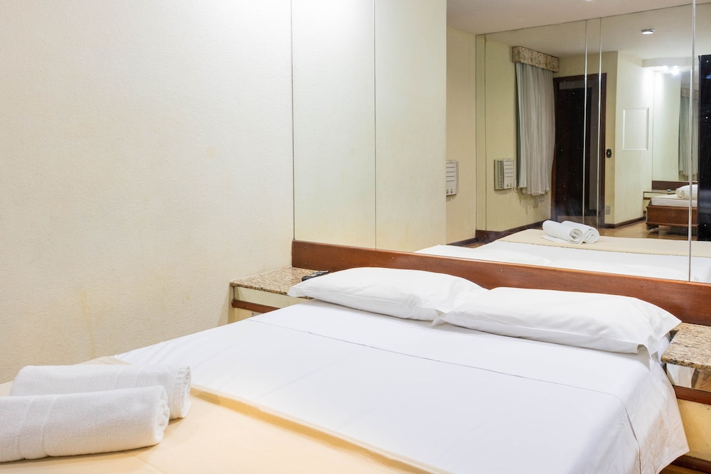 Pompeu Rio Hotel 8/65