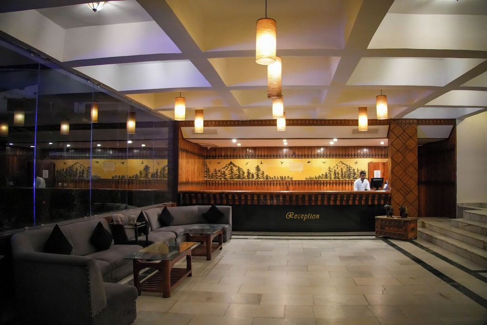 Golden Tulip Manali 79/92