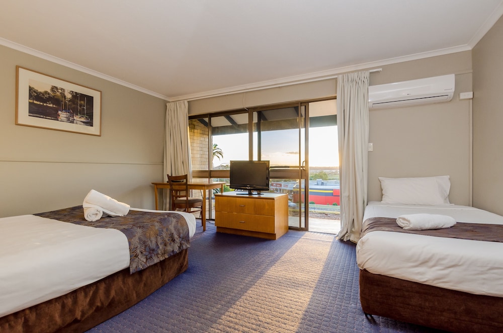 Gladstone Palms Motor Inn 24/43