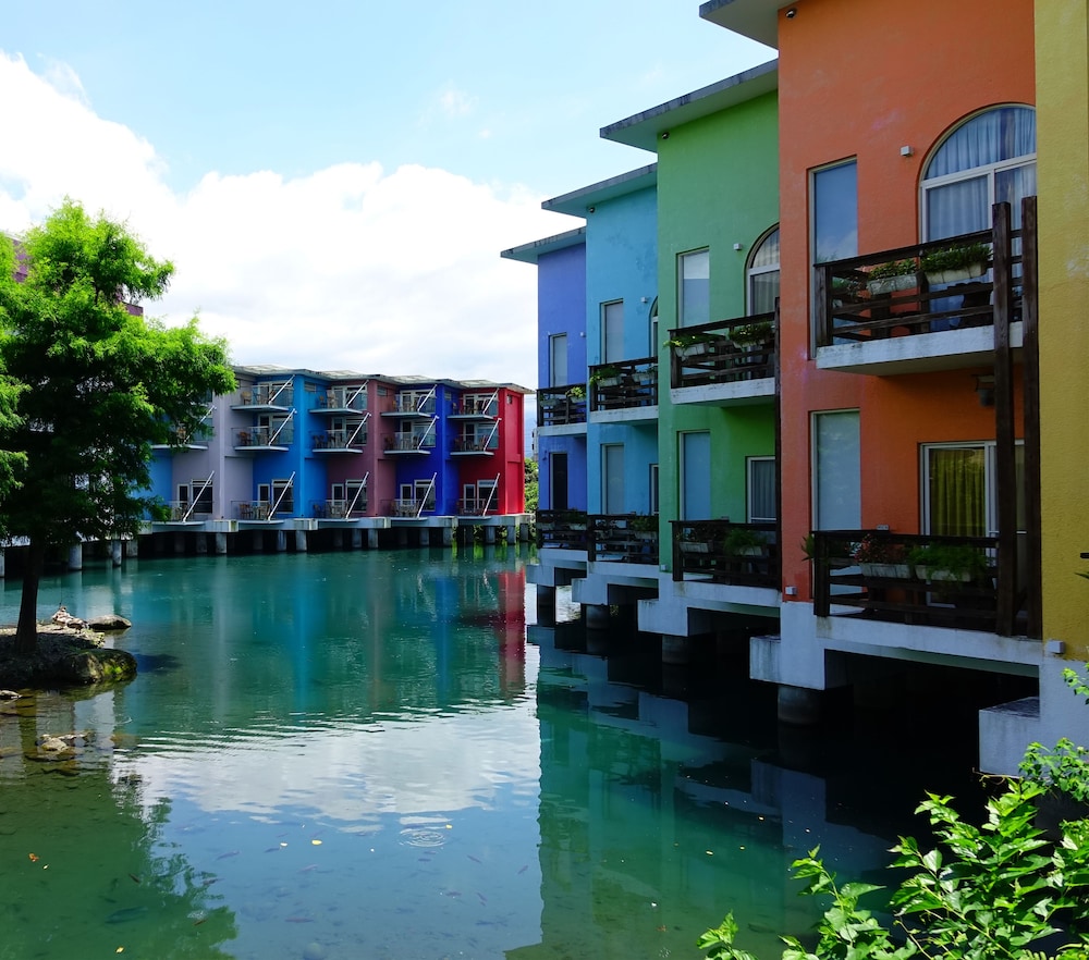 River Forest Resort Hotel 65/76