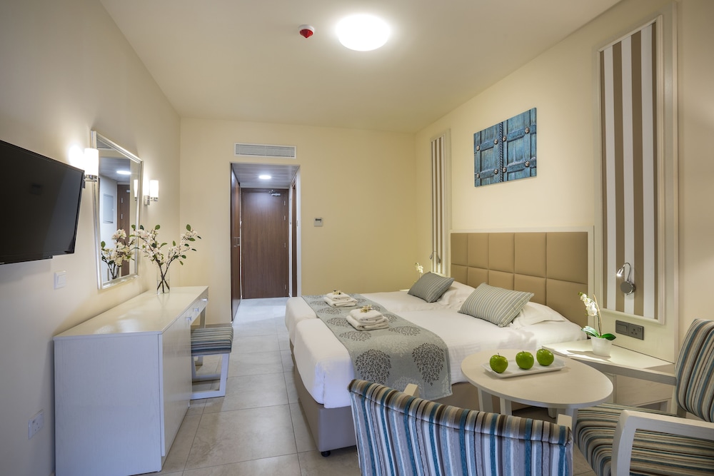 Aquamare Beach Hotel & Spa 17/61