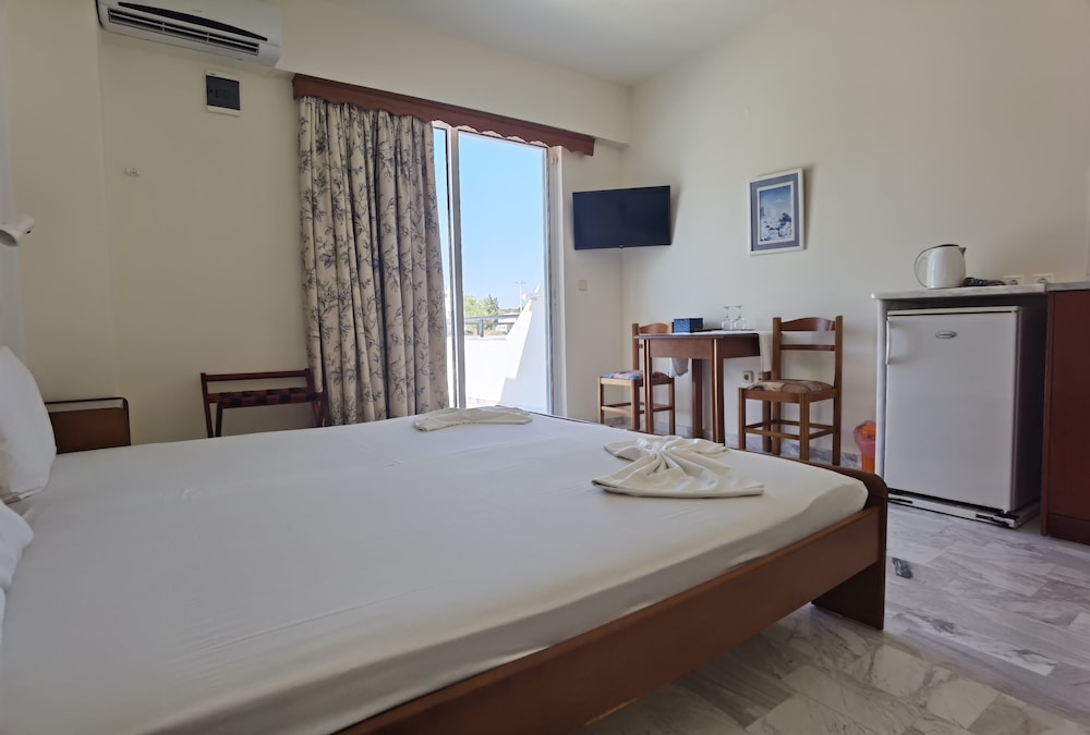 Vlycha Beach Studios & Apartments 13/71