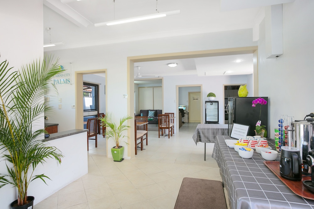 CAIRNS CITY PALMS 37/59