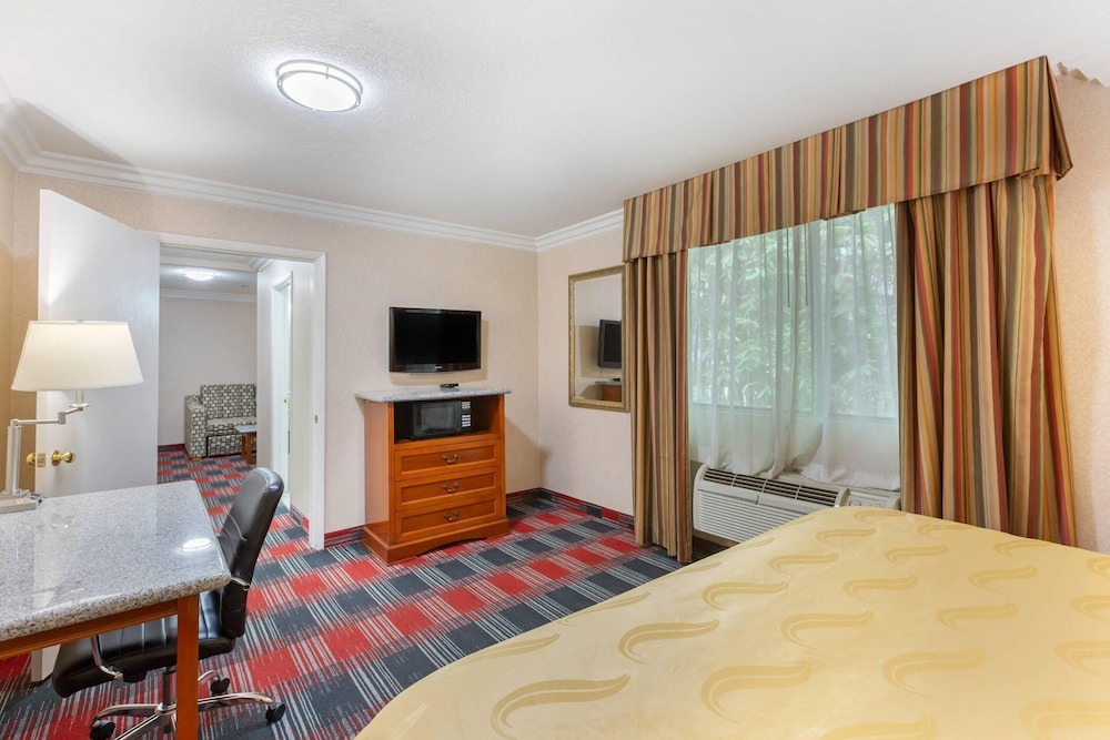 Quality Inn & Suites Oceanside Near Camp Pendleton 31/50
