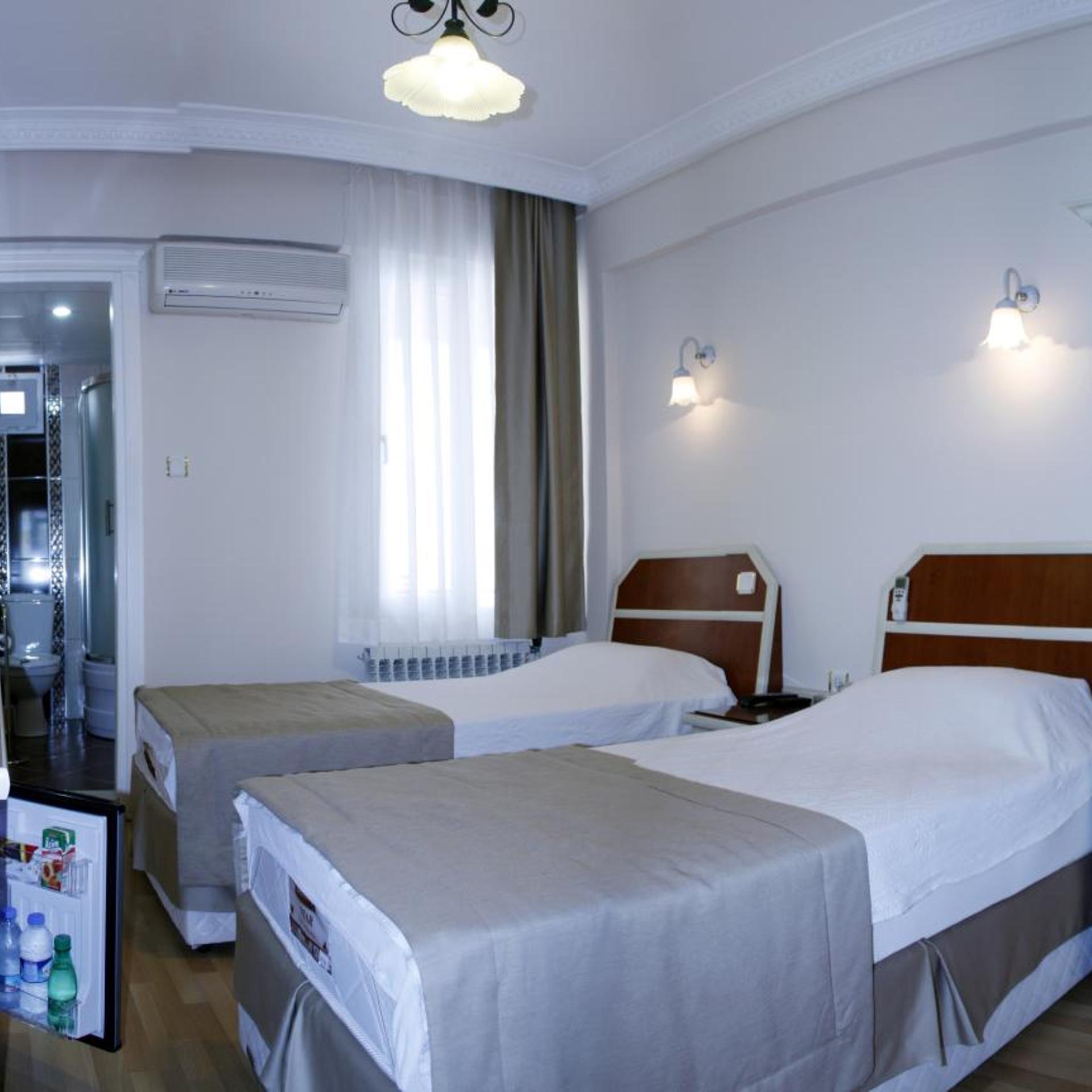 Efsane Hotel 8/48