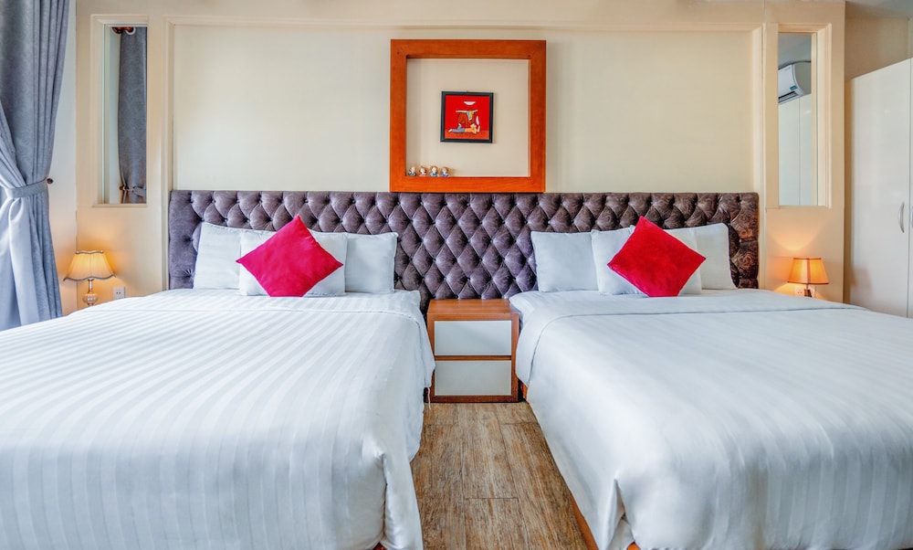 FAMILY, 2 QUEEN BEDS, BALCONY