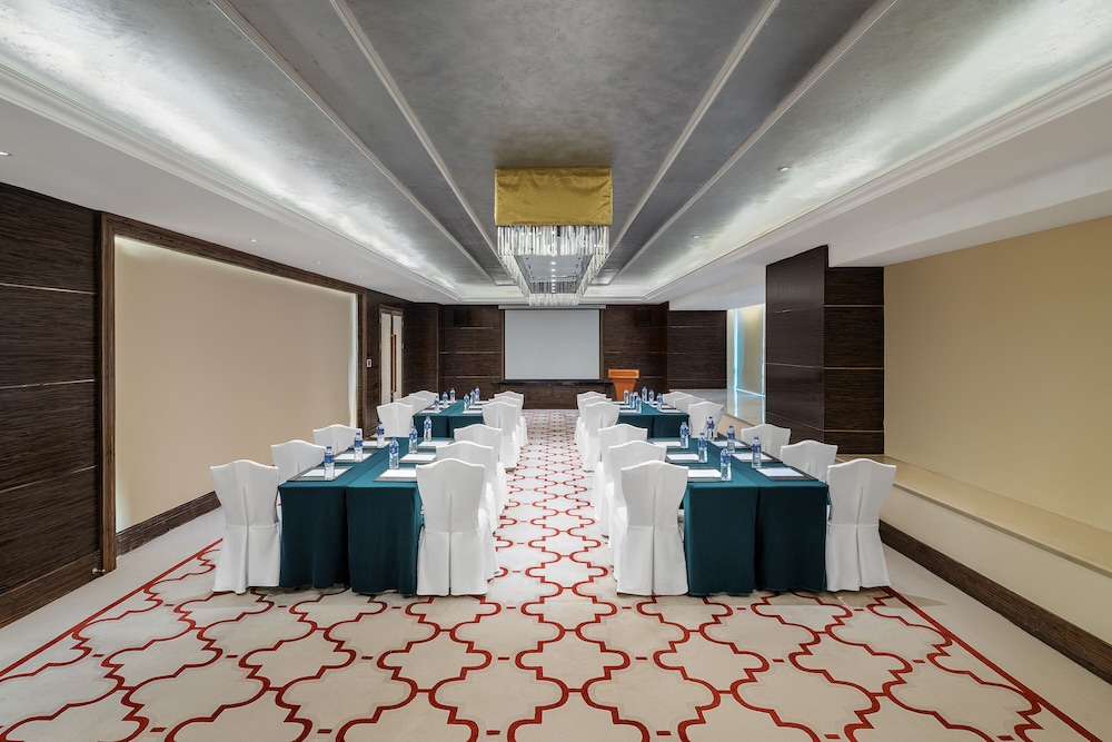 Dorsett Grand Chengdu 51/59