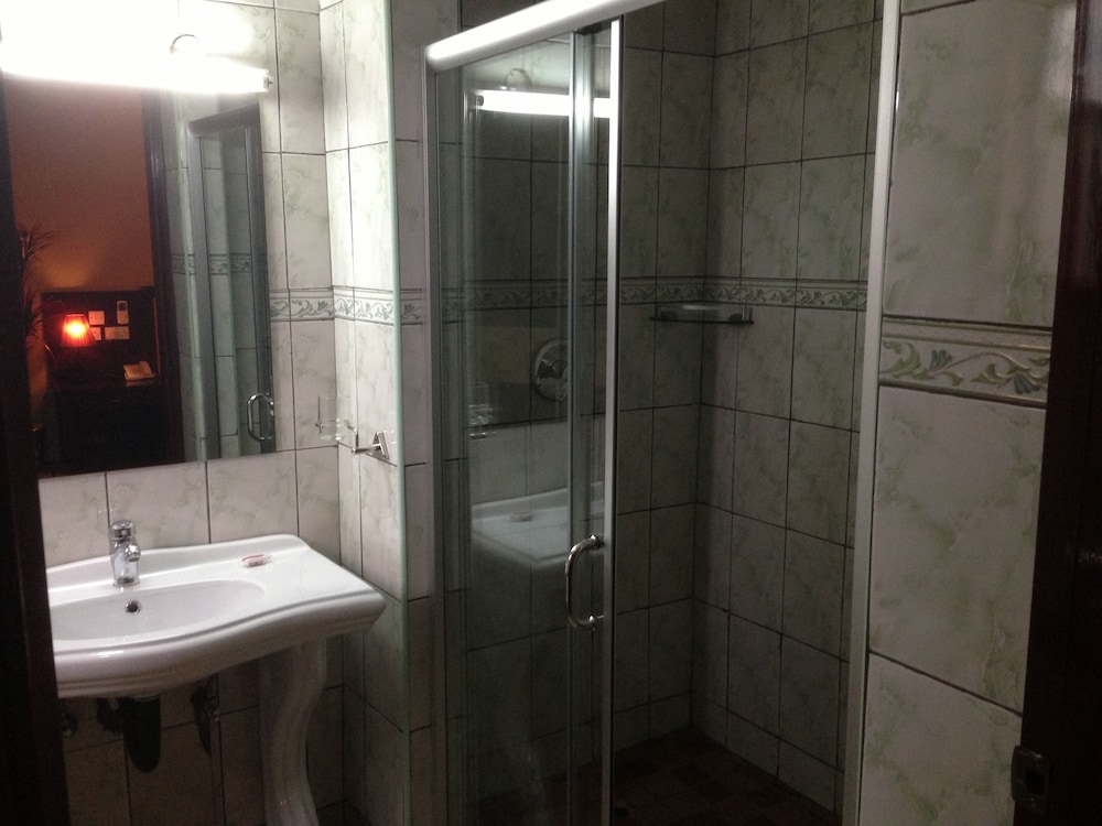 Bridgeview Hotel And Conference Centre 33/34