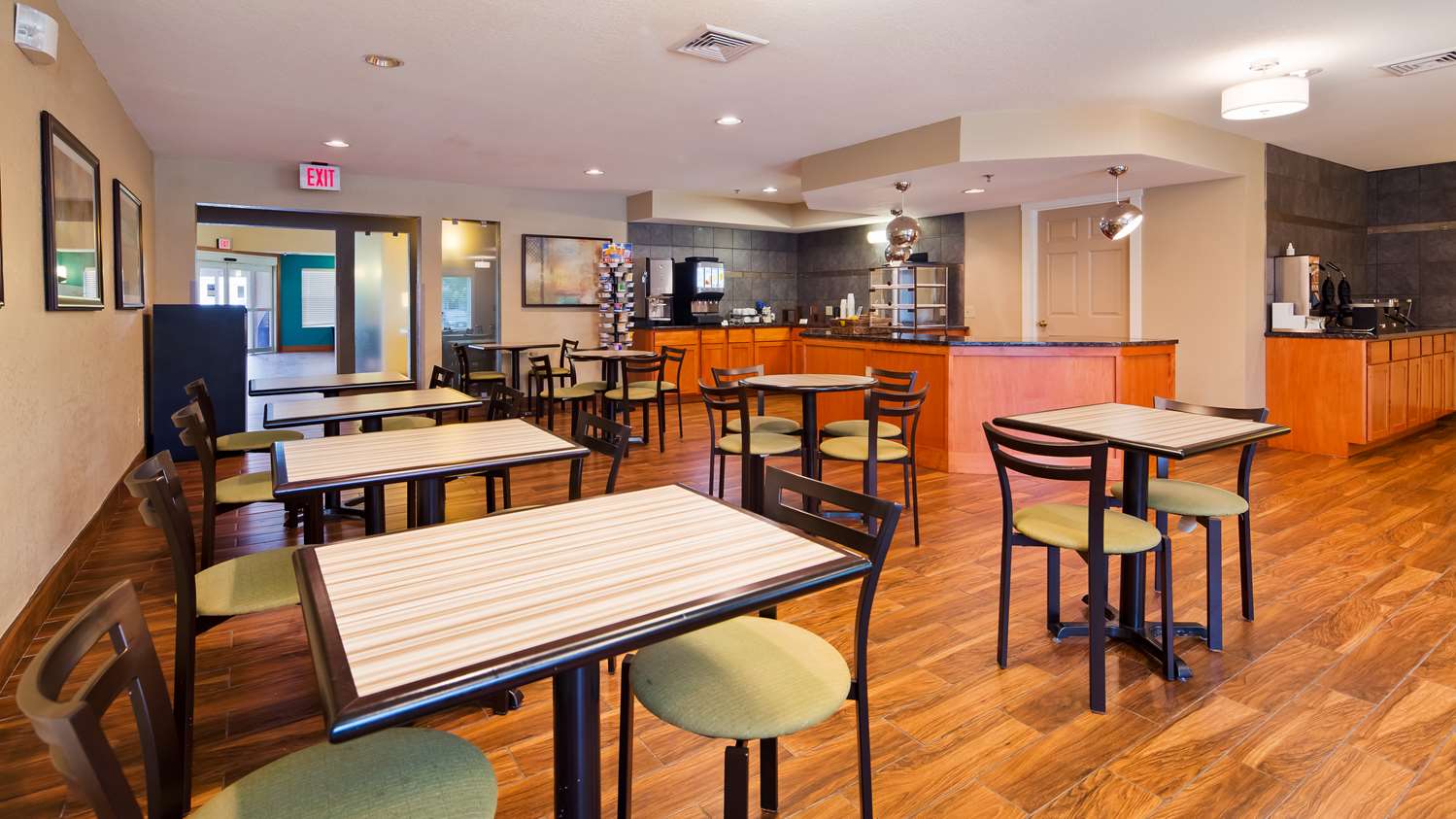 Best Western Plus Menomonie Inn & Suites 34/39