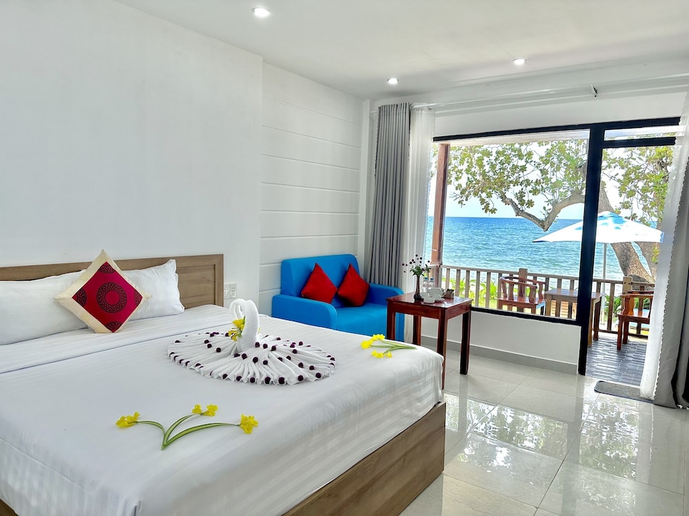 SUPERIOR, BUNGALOW, BEACH FRONT